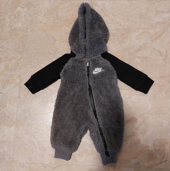 Nike shepra newborn suit - Picture 1 of 6